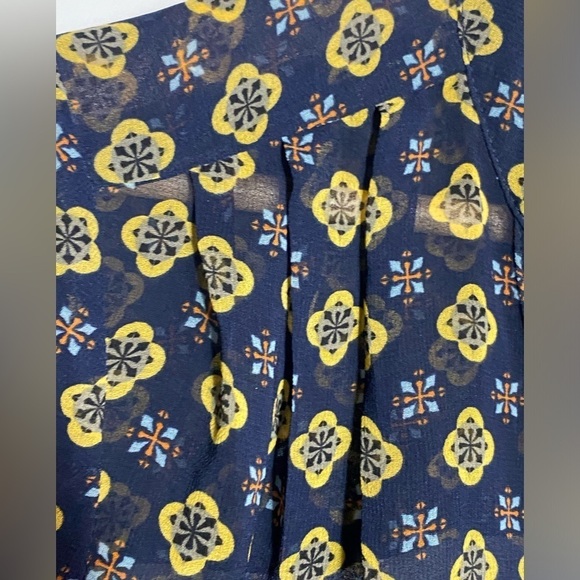 Cabi Mosaic V Neck Long Sleeve Sheer lightweight Blouse - Picture 5 of 9